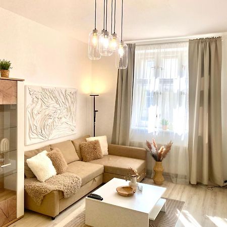 James Bond Apartment Old Town Bratislava Extérieur photo