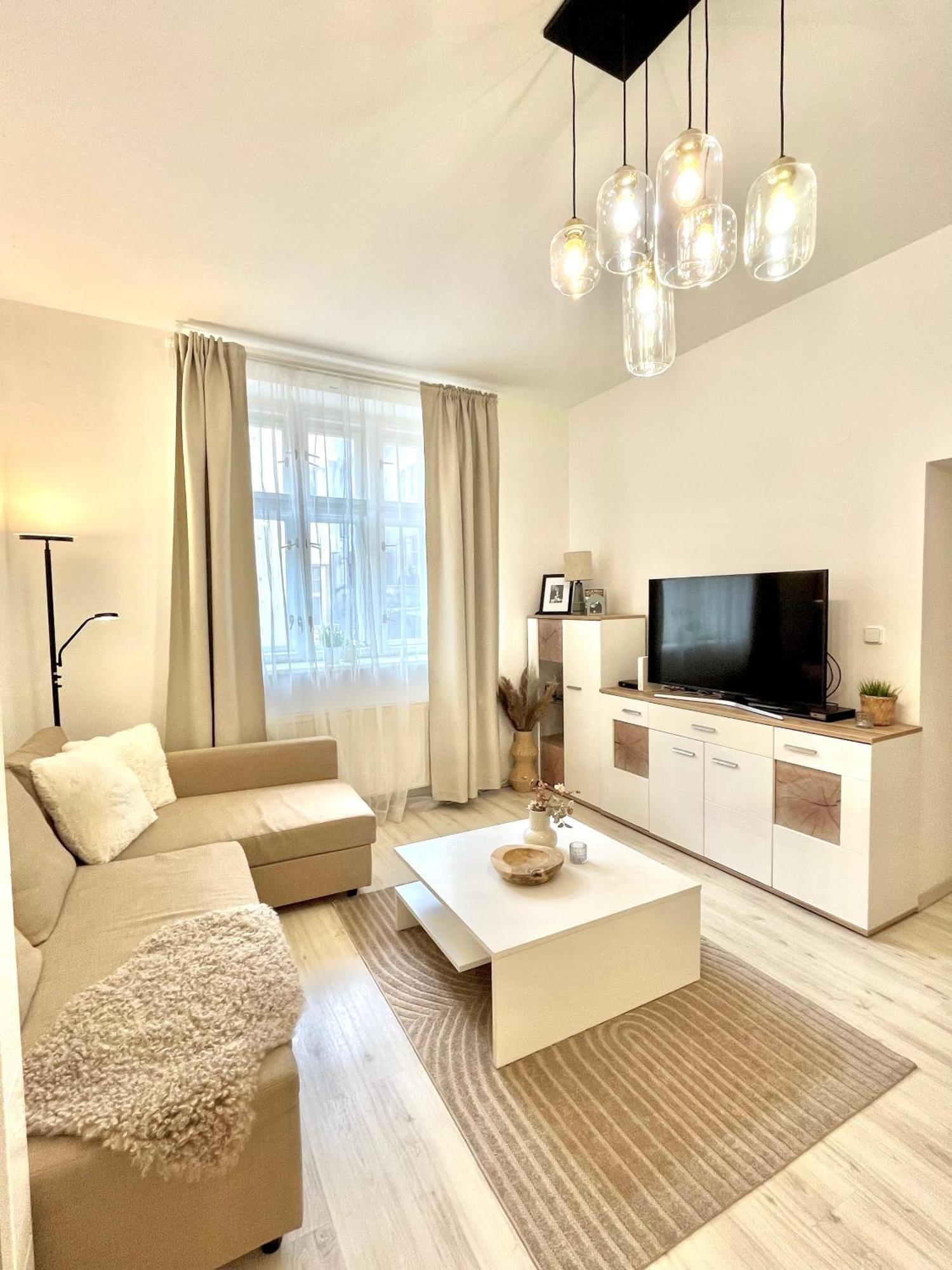 James Bond Apartment Old Town Bratislava Extérieur photo