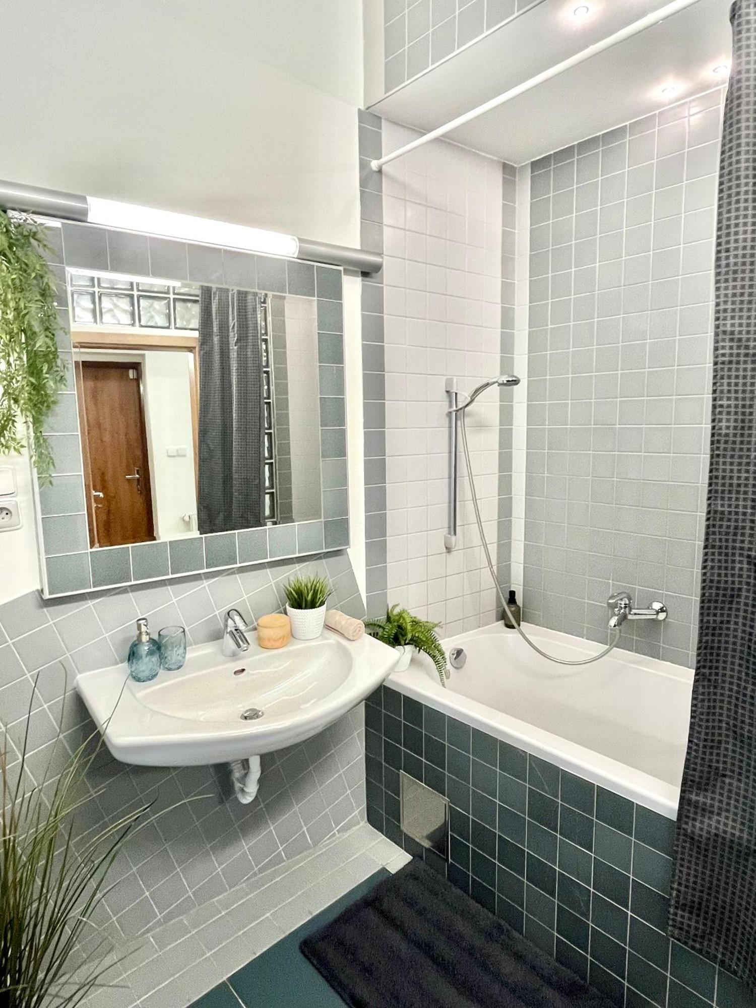 James Bond Apartment Old Town Bratislava Extérieur photo
