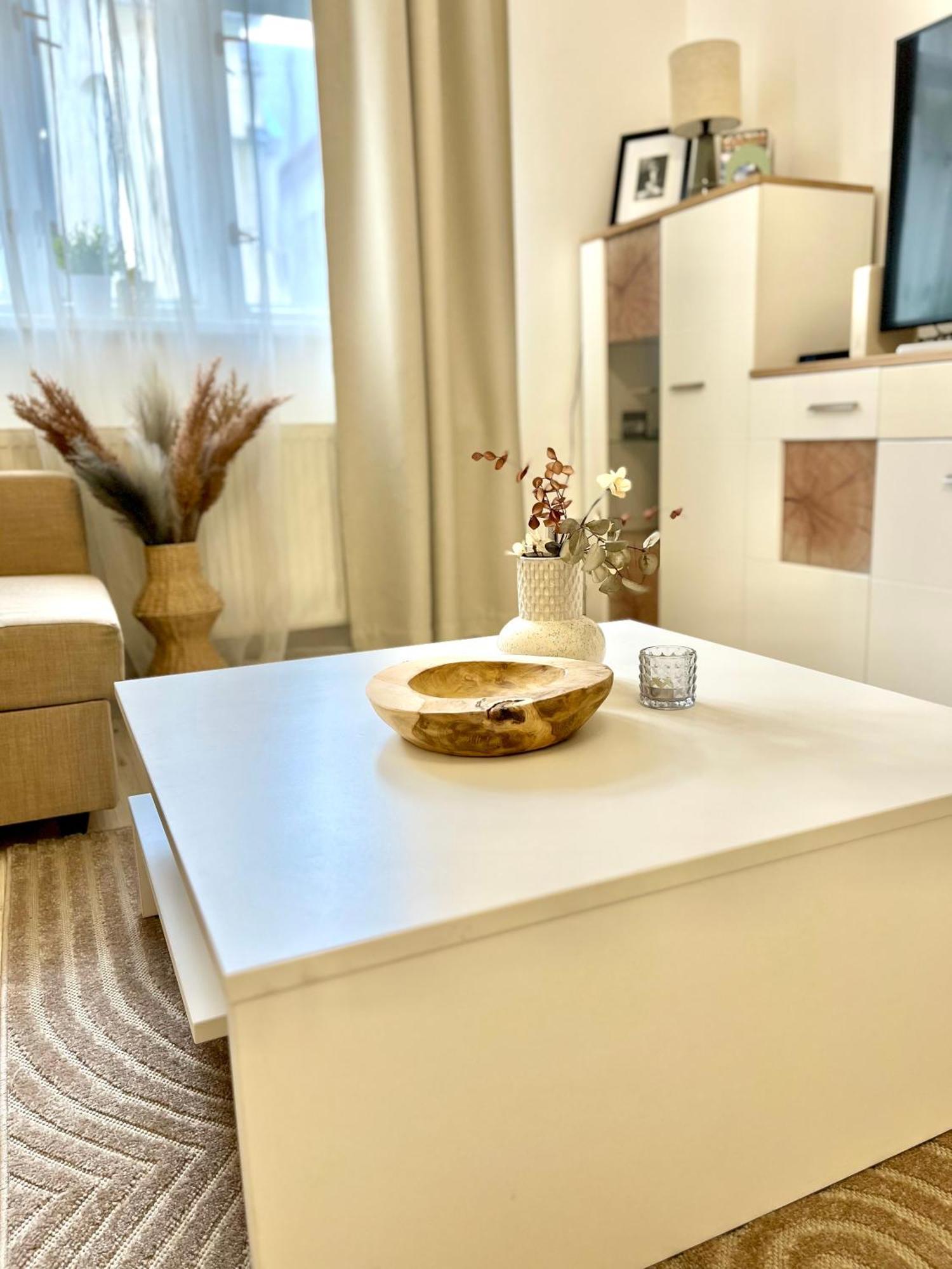 James Bond Apartment Old Town Bratislava Extérieur photo