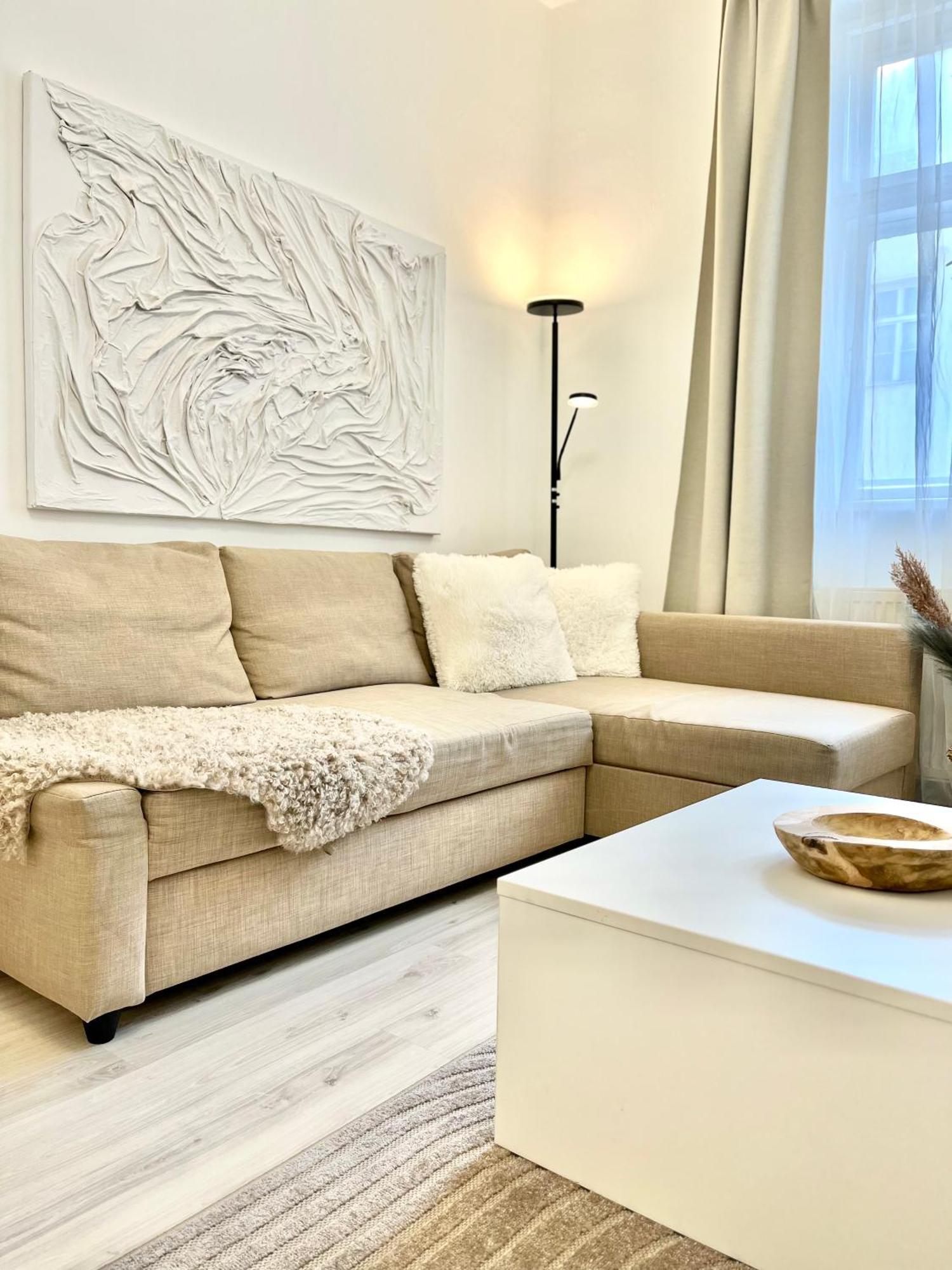 James Bond Apartment Old Town Bratislava Extérieur photo
