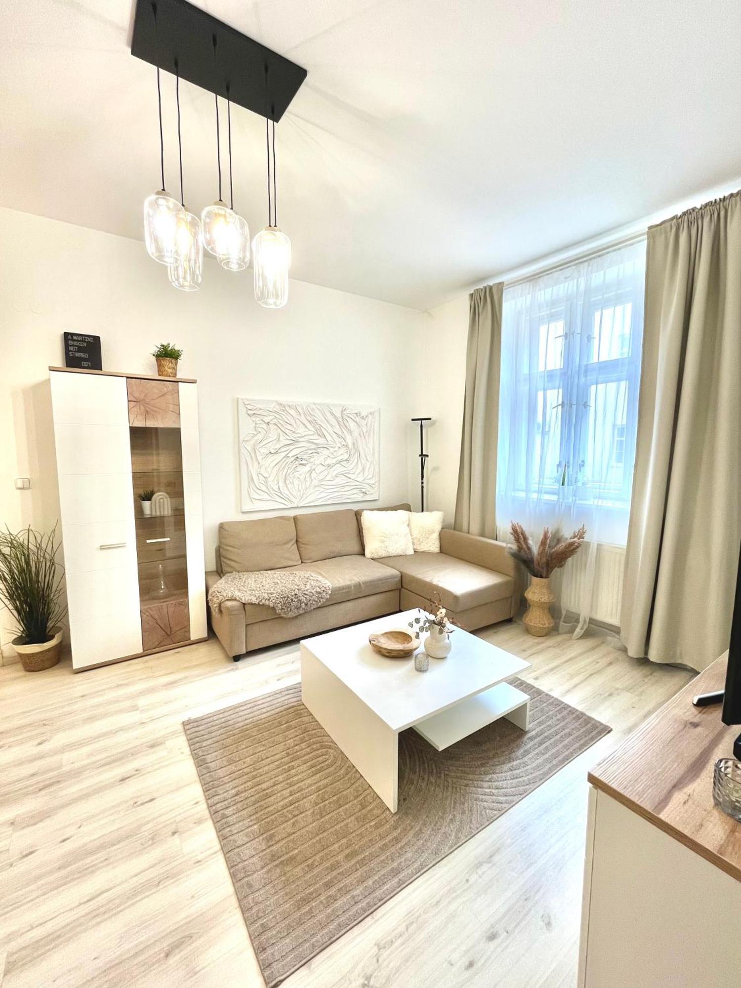 James Bond Apartment Old Town Bratislava Extérieur photo
