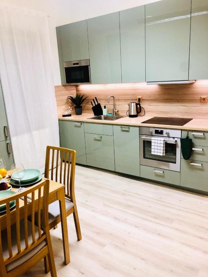 James Bond Apartment Old Town Bratislava Extérieur photo